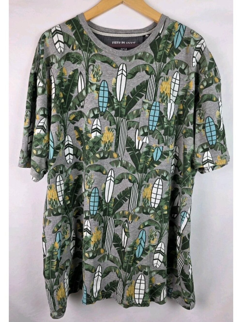 Free Planet Men's Shirt Size 2X Gray Banana Tree Surf Board Short Sleeve T-Shirt
